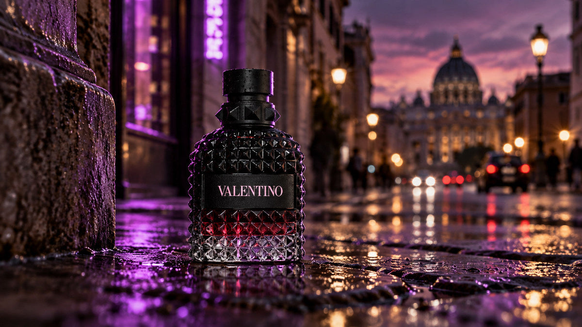 Valentino Born in Roma Intense Uomo ve městě za soumraku