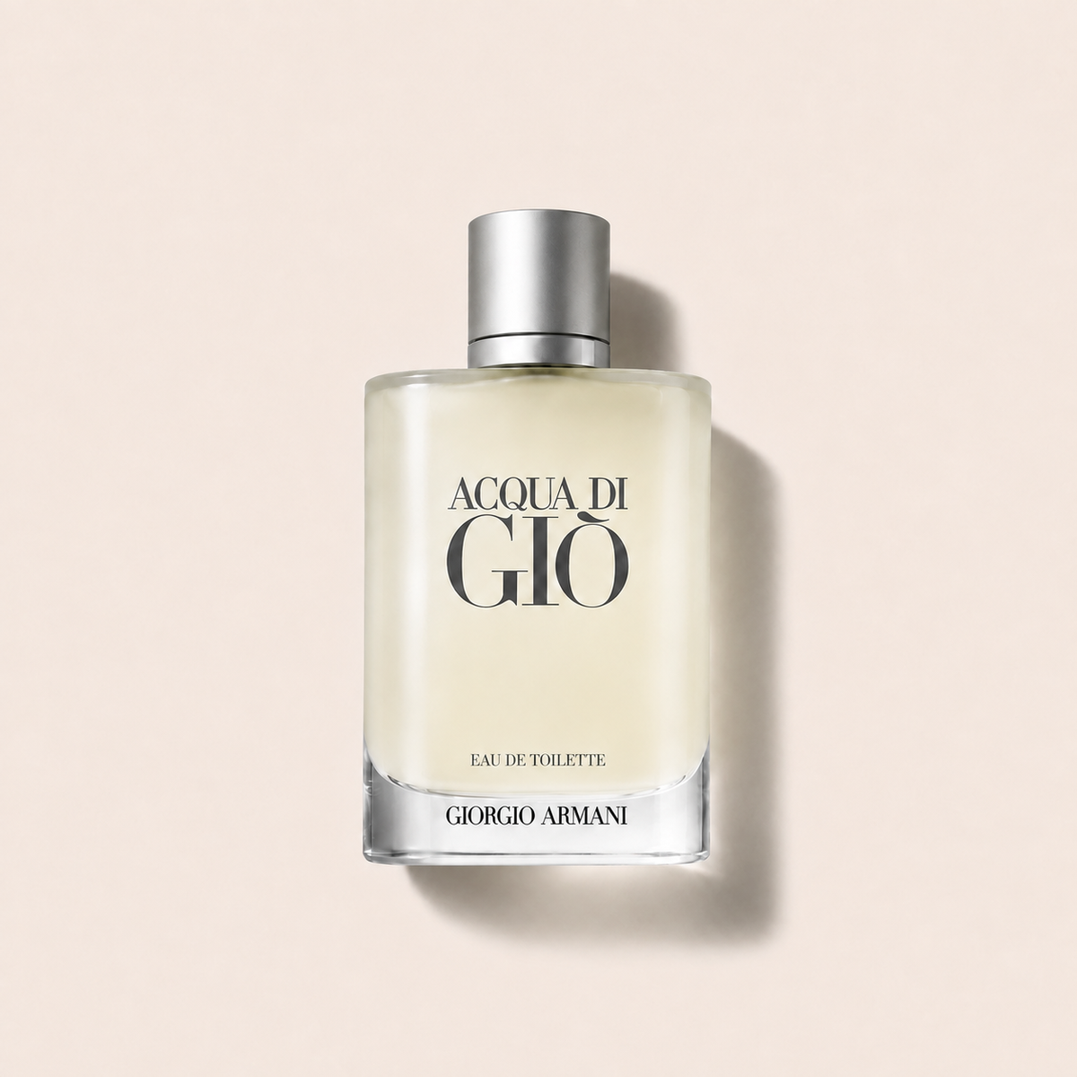 Flakon parfému Giorgio Armani Acqua di Giò EDT na světlém pozadí – MrRizz