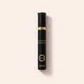 Flakon parfémované vody Armaf Club de Nuit Intense 10 ml na světlém pozadí – MrRizz