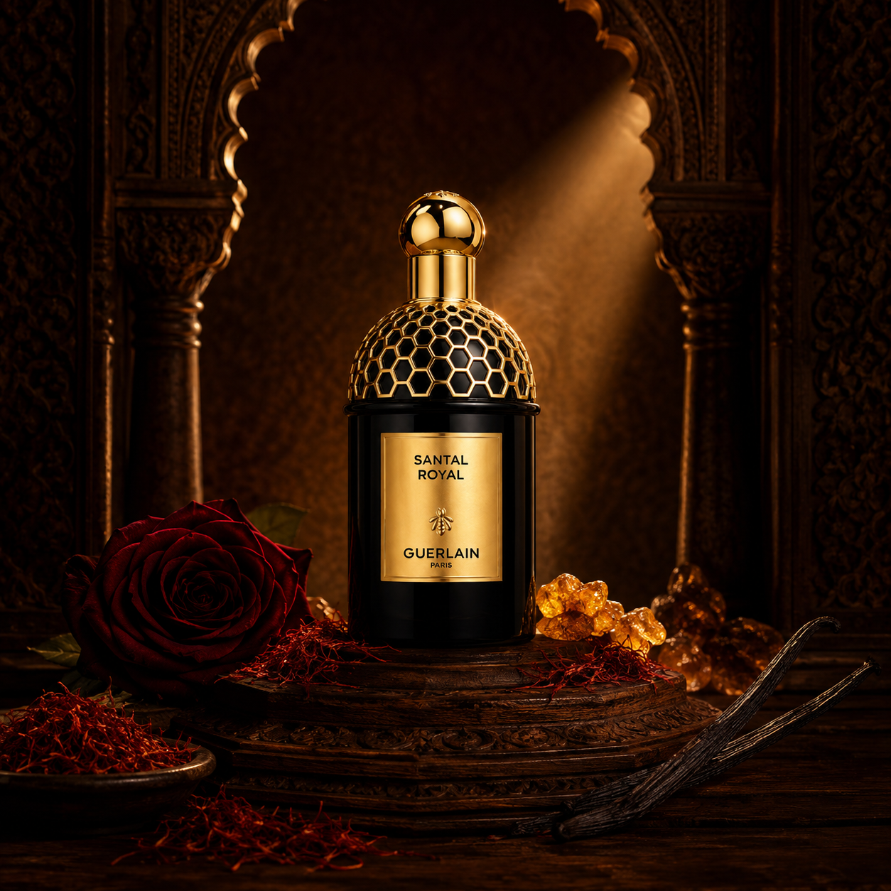 Guerlain Santal Royal v emocionální palácové scéně se šafránem, růží a santalovým dřevem