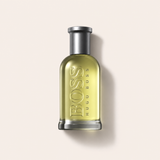 Hugo Boss Bottled EDT – flakon položený na zádech