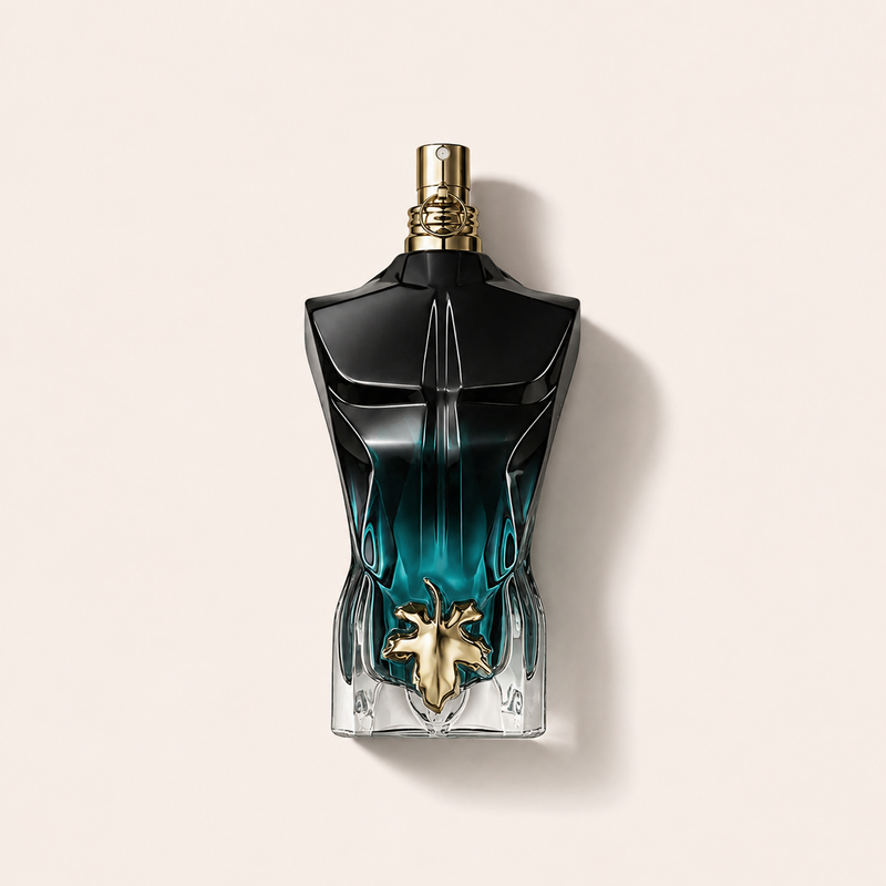 Jean Paul Gaultier Le Beau Le Parfum – flakon položený na zádech