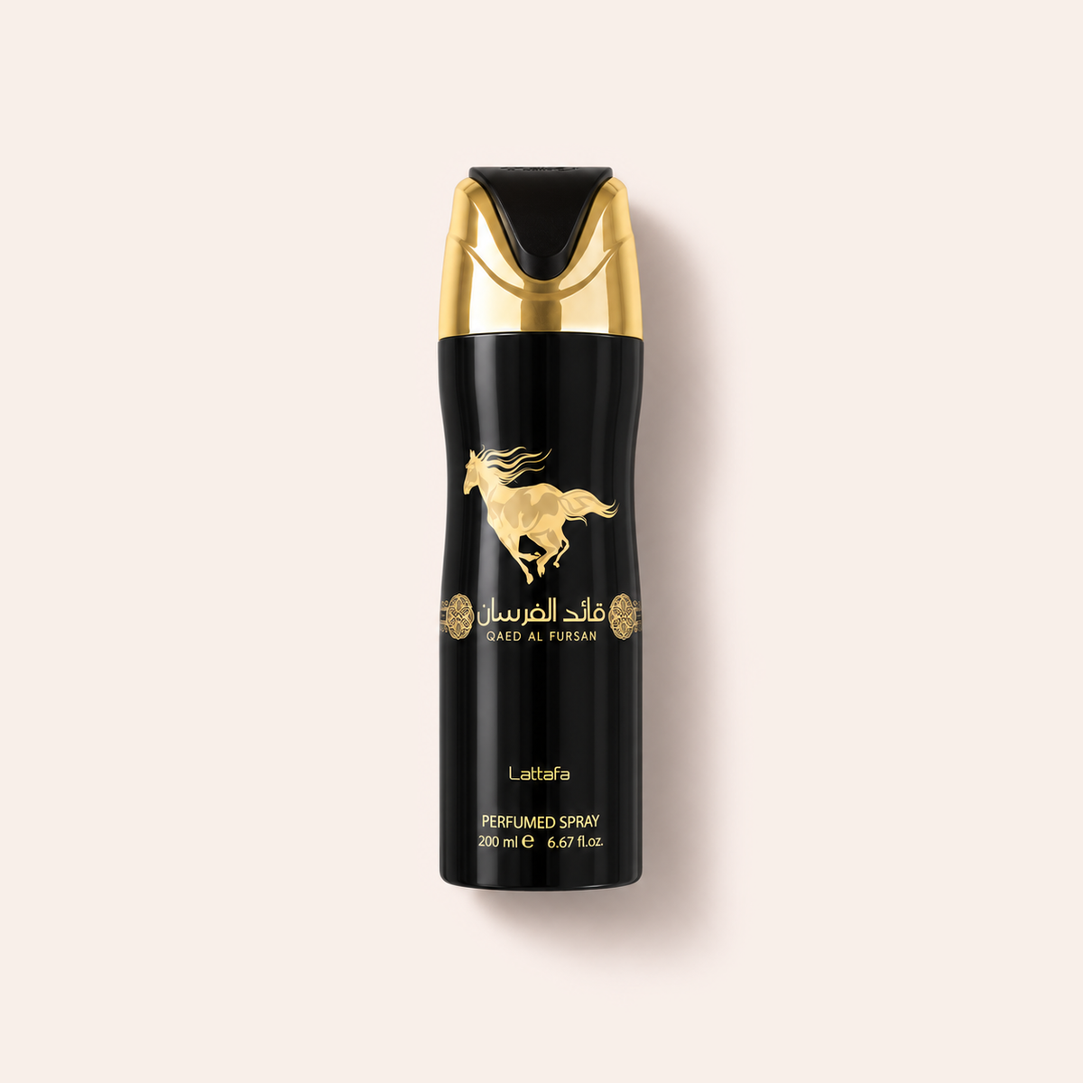 Deodorant Lattafa Qaed Al Fursan 200 ml na béžovém pozadí – MrRizz