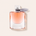 Lancôme La Vie Est Belle 75 ml – produktová fotografie na béžovém pozadí MrRizz