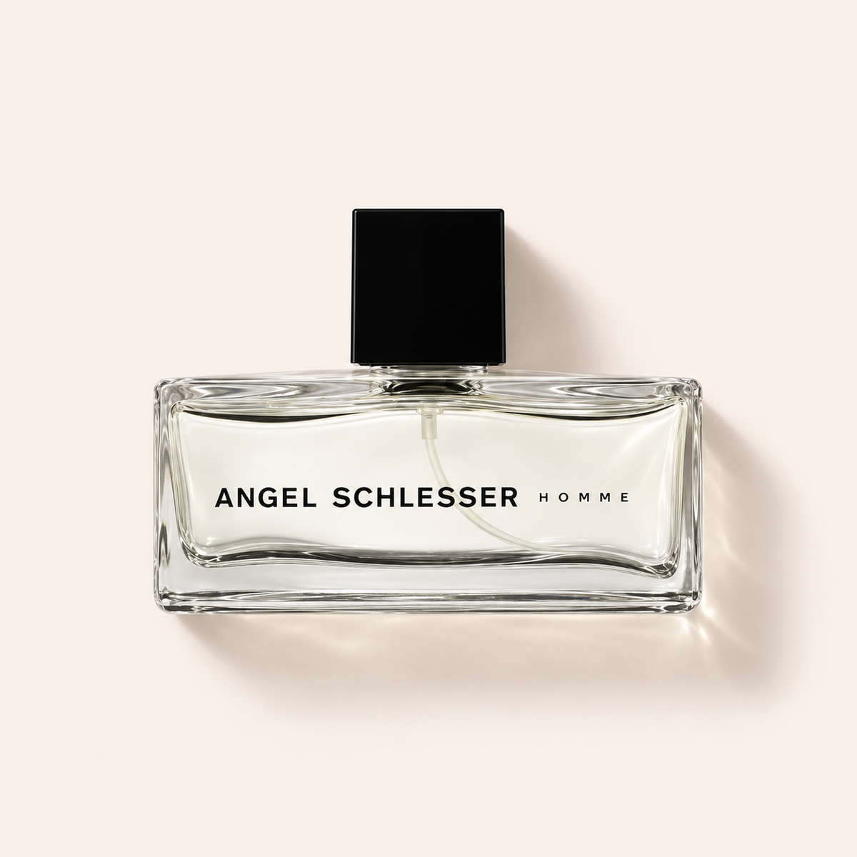 Angel Schlesser Homme EDT 125 ml na béžovém pozadí – MrRizz