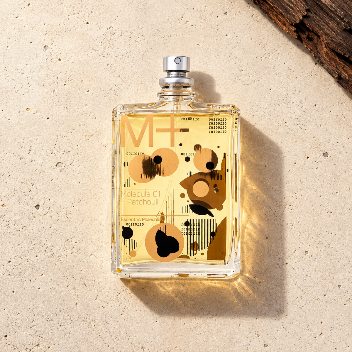 Escentric Molecules Molecule 01 + Patchouli EDT 100 ml – parfém v prostředí, pohled shora s bočním stínem