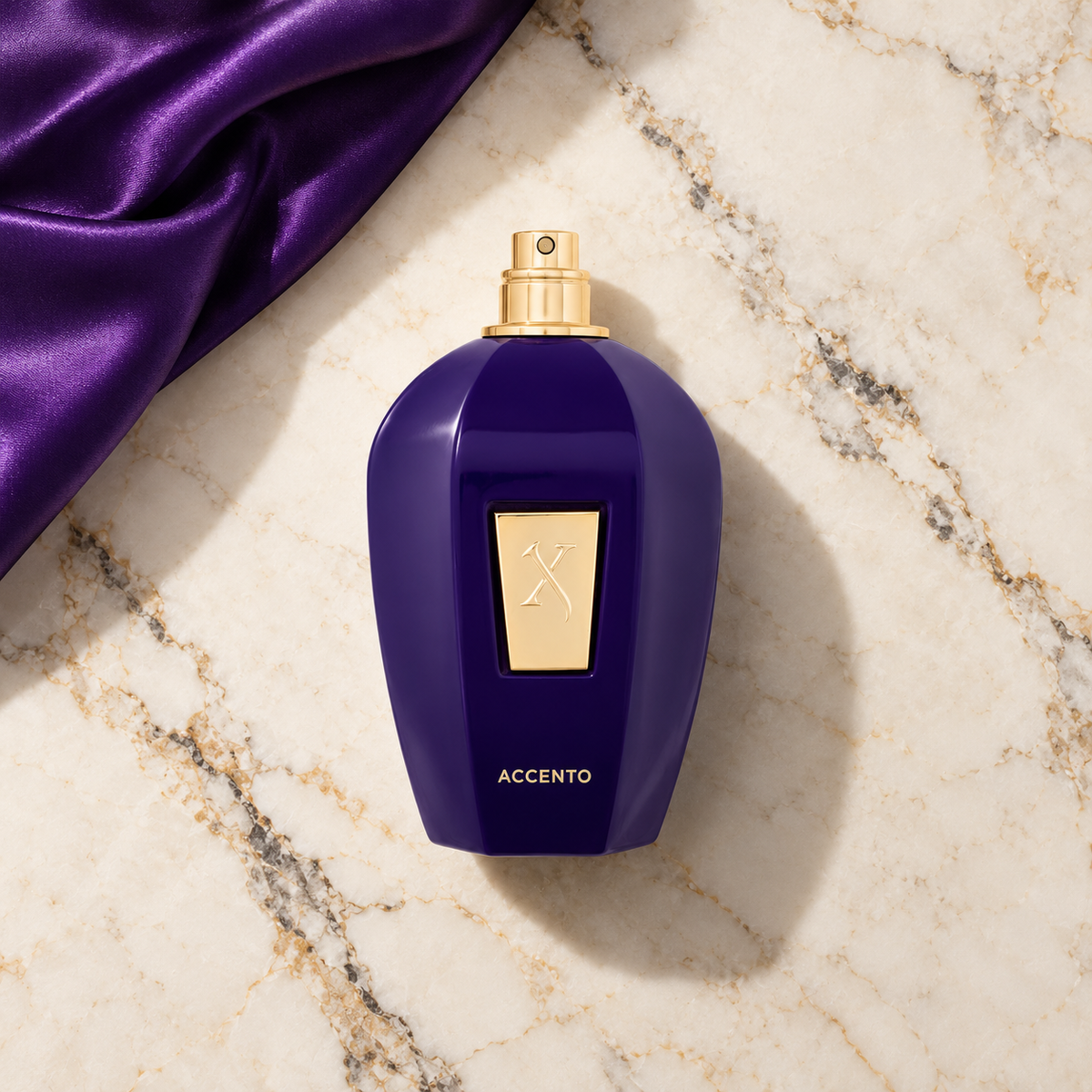 Xerjoff V Collection Accento EDP 100 ml – parfém v prostředí, pohled shora s bočním stínem