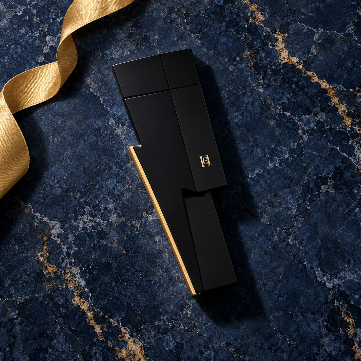 Carolina Herrera Bad Boy EDT 150 ml – parfém v prostředí, pohled shora s bočním stínem