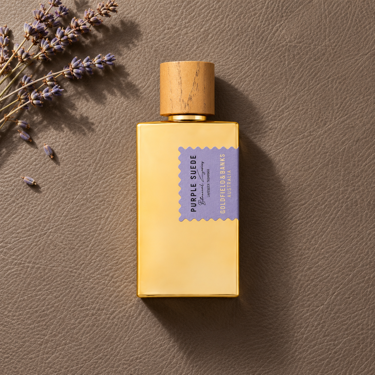 Goldfield & Banks Botanical Series Purple Suede 100 ml – parfém v prostředí, pohled shora s bočním stínem