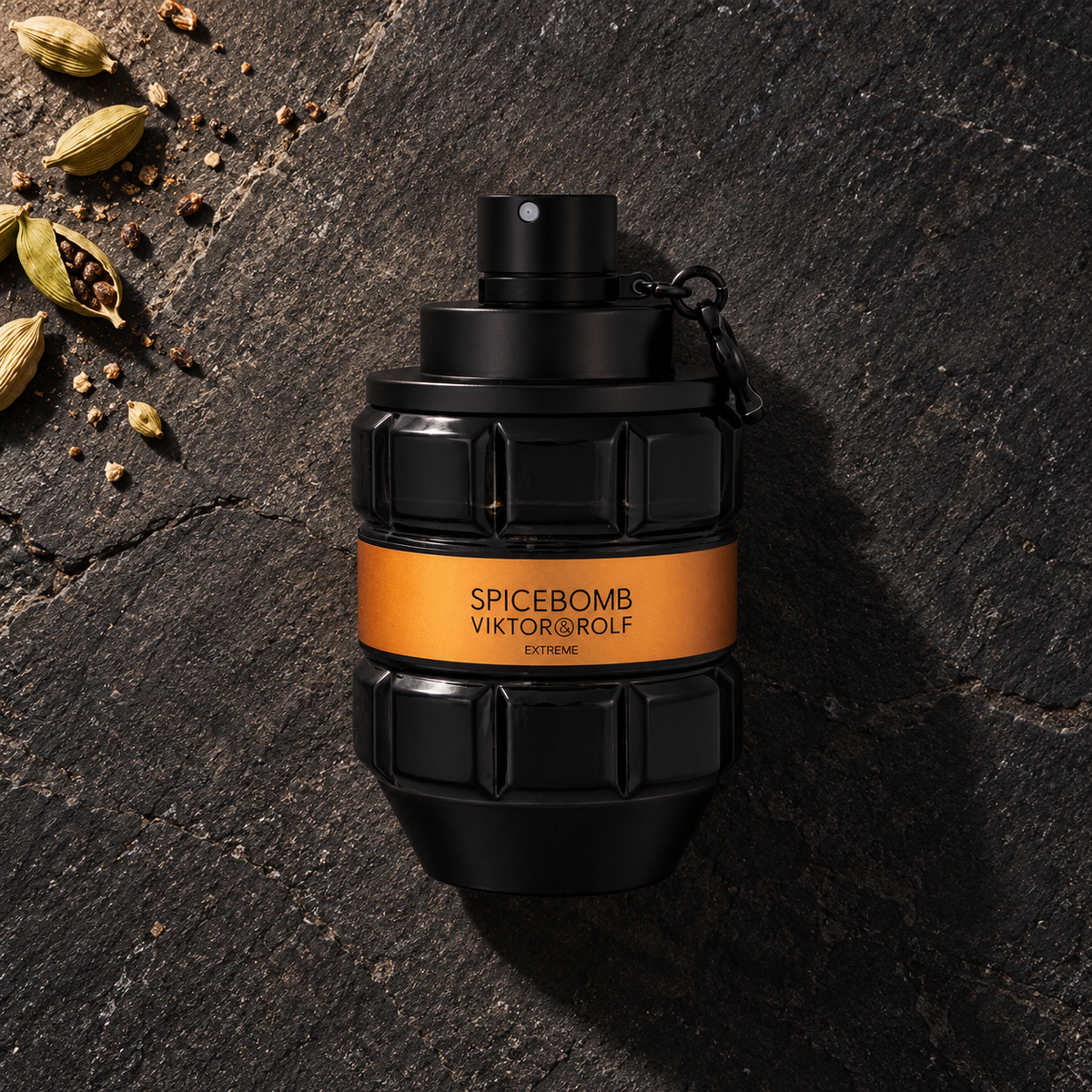 Viktor & Rolf Spicebomb Extreme EDP 90 ml – parfém v prostředí, pohled shora s bočním stínem