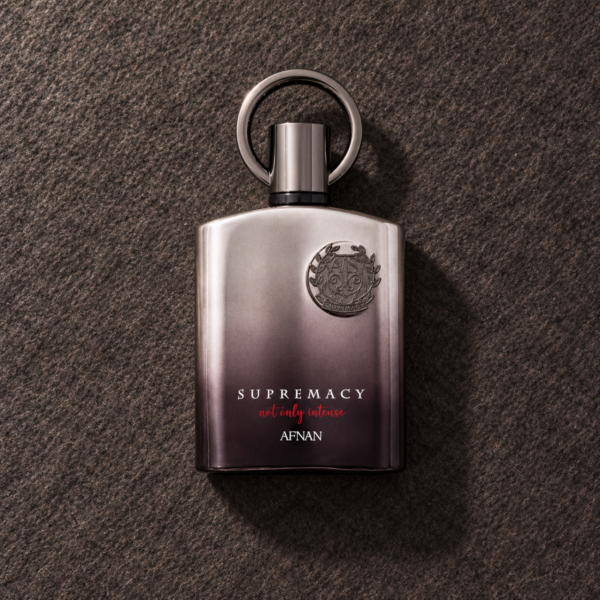 Afnan Supremacy Not Only Intense Extrait de Parfum 100 ml – parfém v prostředí, pohled shora s bočním stínem