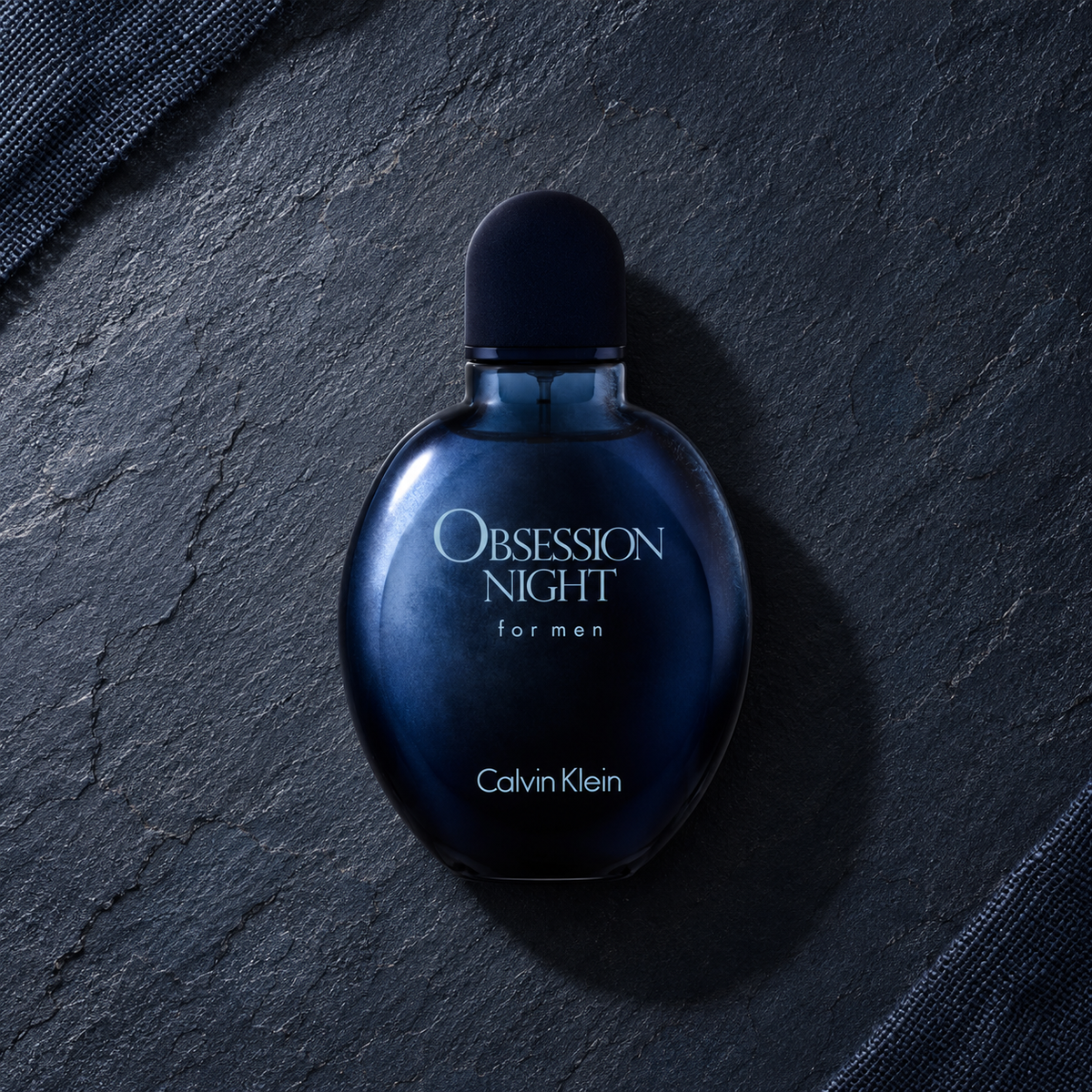 Calvin Klein Obsession Night 125 ml – parfém v prostředí, pohled shora s bočním stínem