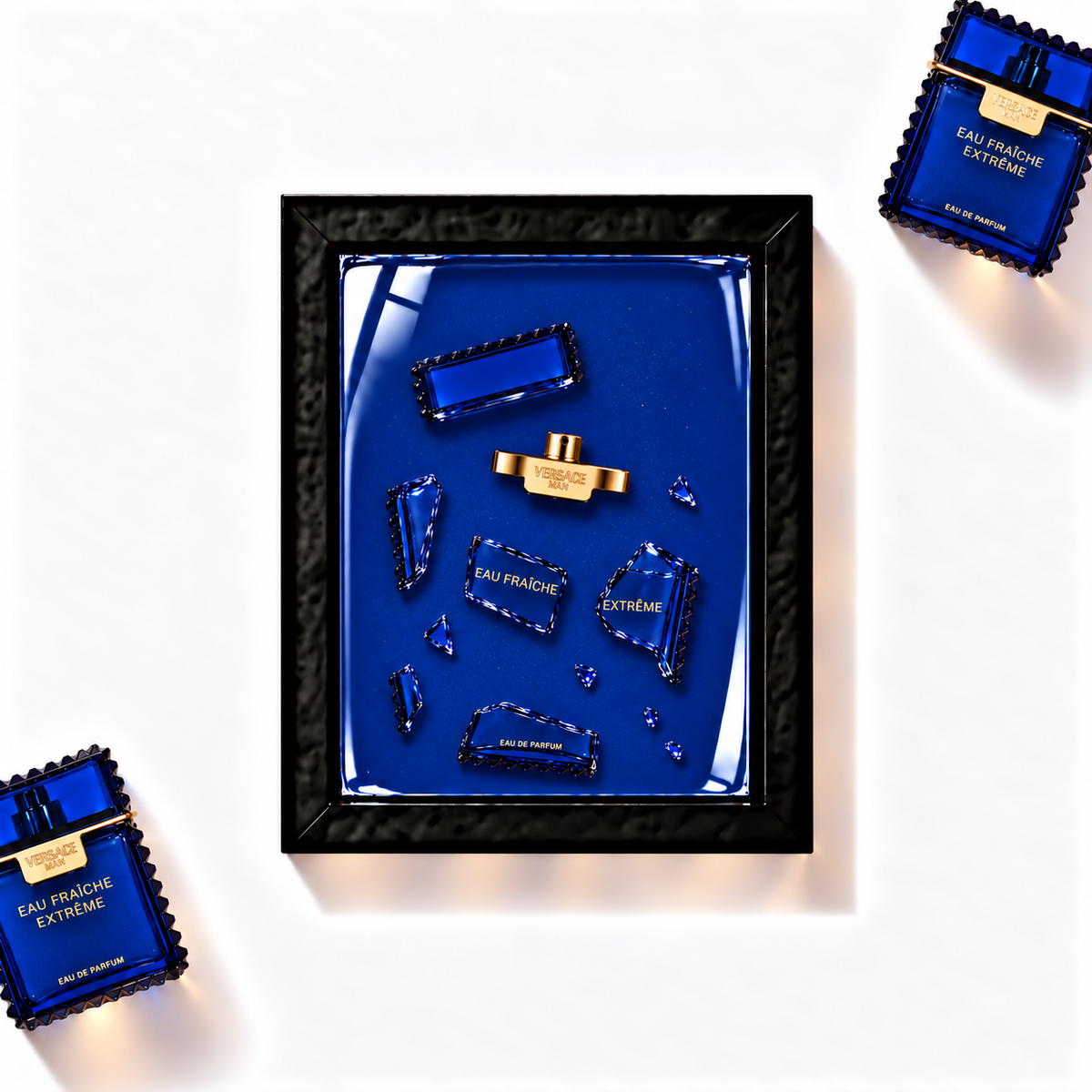 Parfemovy obraz Versace Eau Fraiche Extreme v cernem ramu - ilustracni fotografie