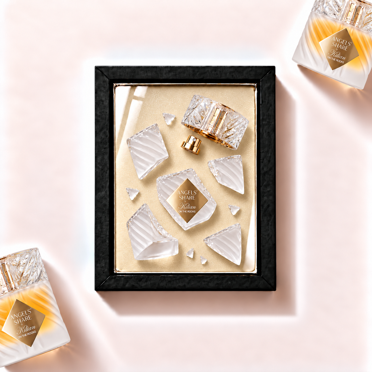 Parfemovy obraz Angels' Share On The Rocks By Kilian v cernem ramu - ilustracni fotografie