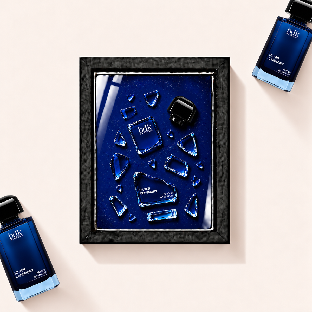 Parfemovy obraz BDK Parfums Silver Ceremony v cernem ramu - ilustracni fotografie