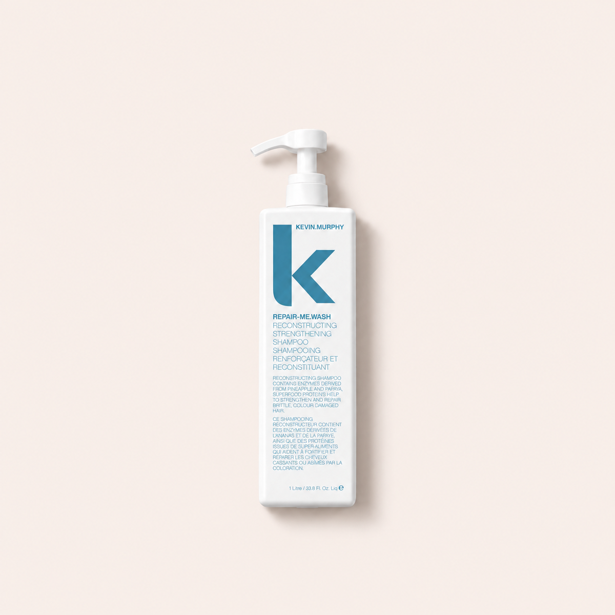 Šampon Kevin Murphy Repair-Me Wash 1000 ml s bílou pumpičkou na béžovém pozadí – MrRizz