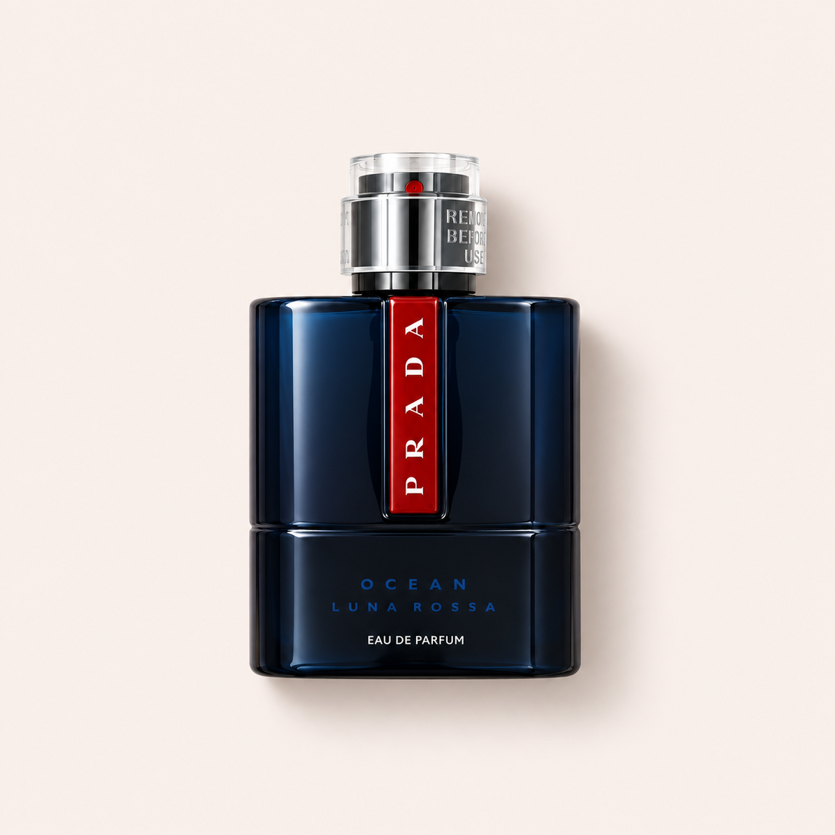 Flakon Prada Luna Rossa Ocean EDP 100 ml na béžovém pozadí – MrRizz