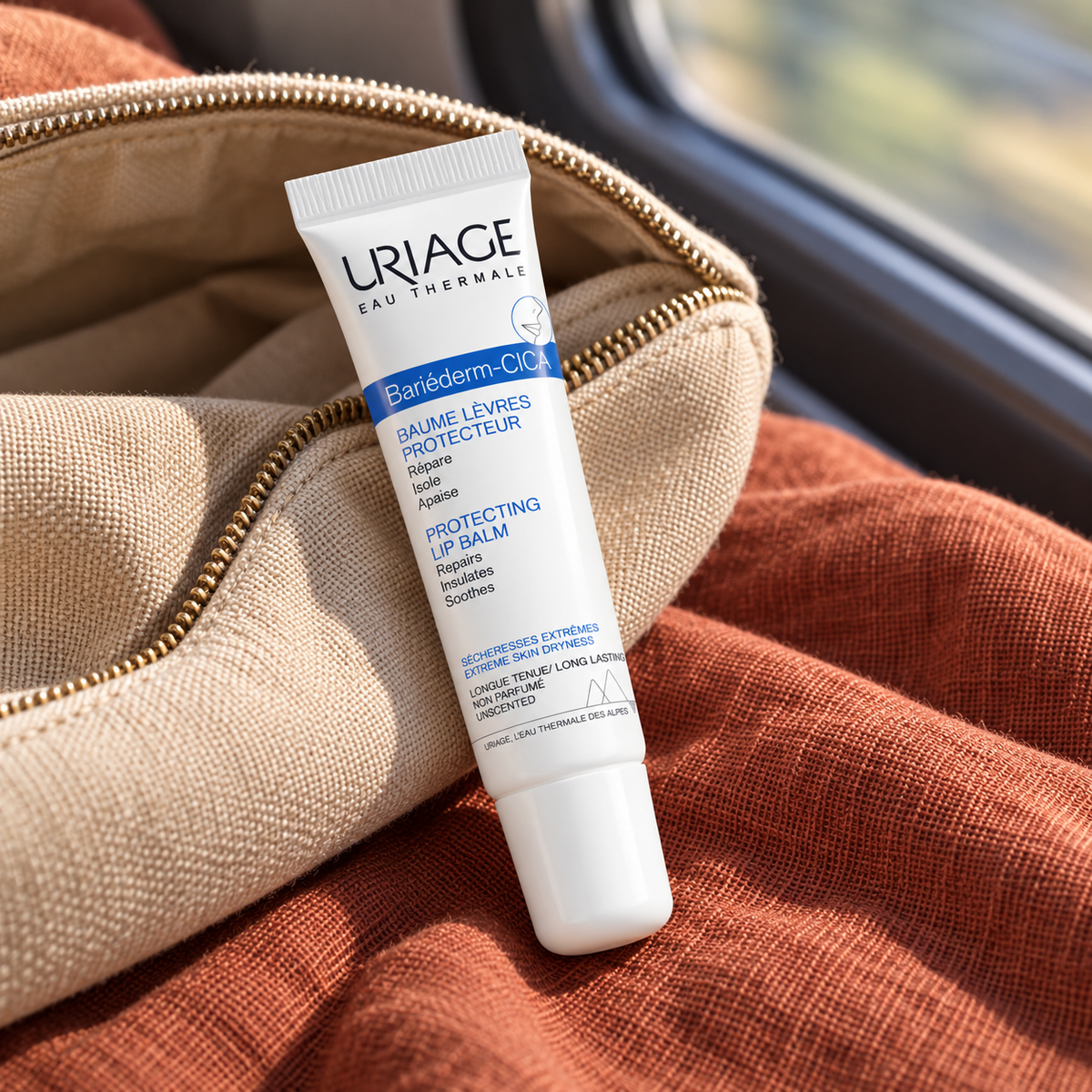 Uriage Bariéderm CICA Protecting Lip Balm 15 ml – atmosférická fotografie – MrRizz