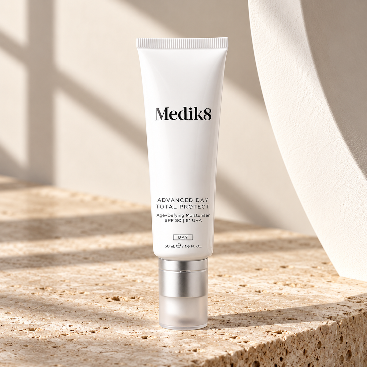 Medik8 Advanced Day Total Protect Age-Defying Moisturiser 50 ml – atmosférická fotografie – MrRizz