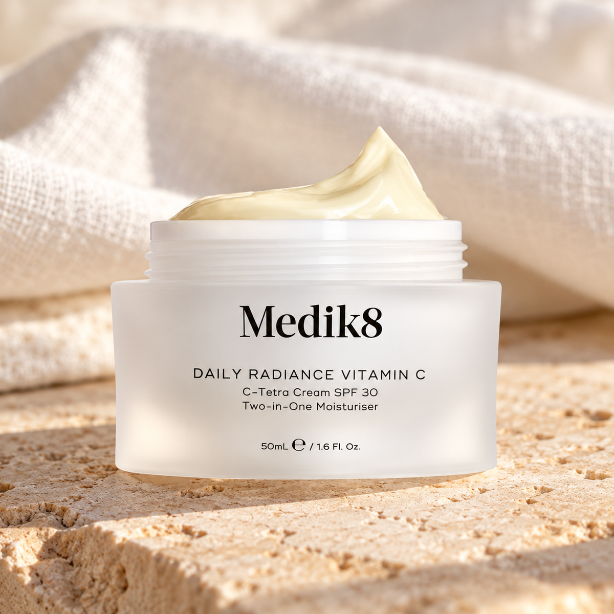 Medik8 Daily Radiance Vitamin C C-Tetra Cream SPF 30 50 ml – atmosférická fotografie – MrRizz