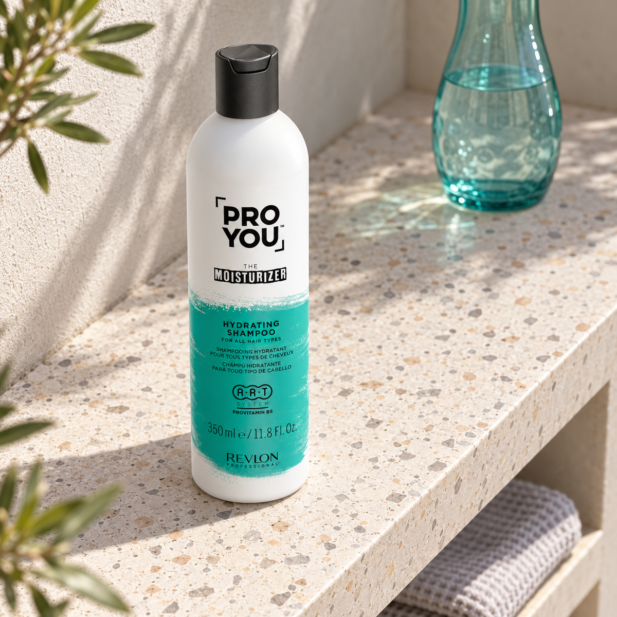Revlon Professional ProYou The Moisturizer Hydrating Shampoo 350 ml – atmosférická fotografie – MrRizz