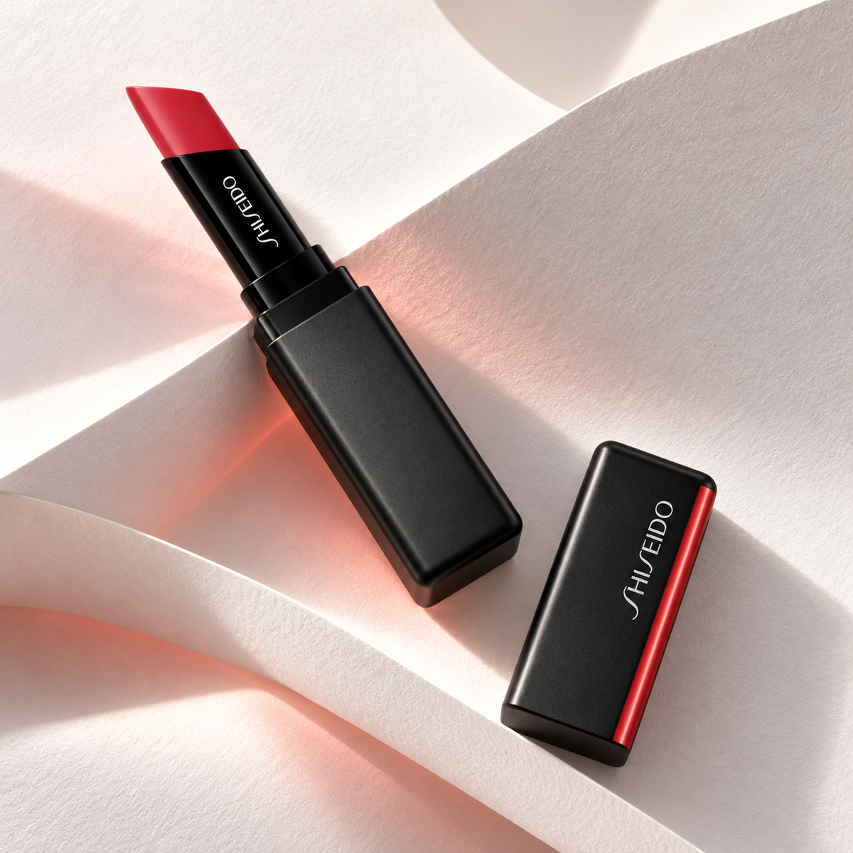 Shiseido ColorGel LipBalm 106 Redwood 2 g – atmosférická fotografie – MrRizz