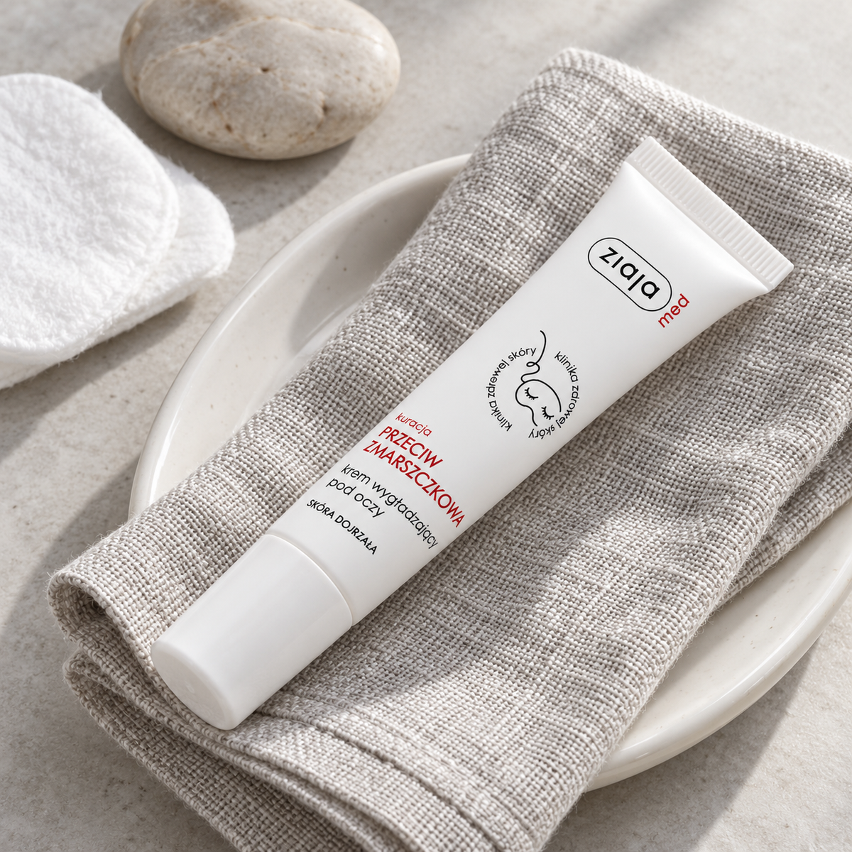 Ziaja Med Anti-Wrinkle Treatment Smoothing Oční krém 15 ml – atmosférická fotografie – MrRizz