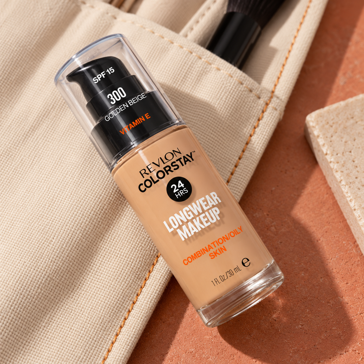 Revlon ColorStay Combination/Oily Skin 300 Golden Beige SPF 15 30 ml – atmosférická fotografie – MrRizz