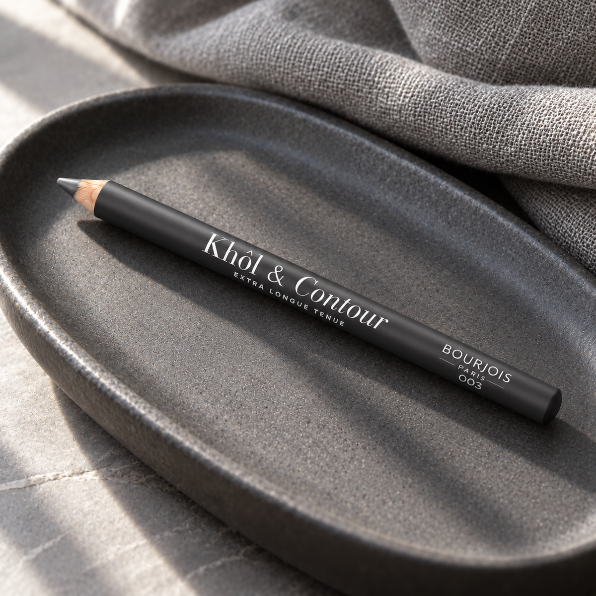 BOURJOIS Paris Khol & Contour 1,2 ml – atmosférická fotografie – MrRizz
