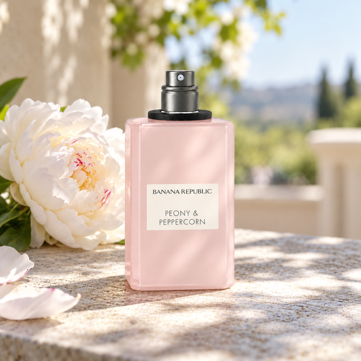 Banana Republic Peony & Peppercorn 75 ml – atmosférická fotografie – MrRizz