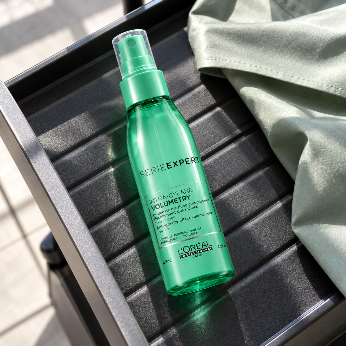 L'Oréal Professionnel Volumetry Professional Texturizing Spray 125 ml – atmosférická fotografie – MrRizz