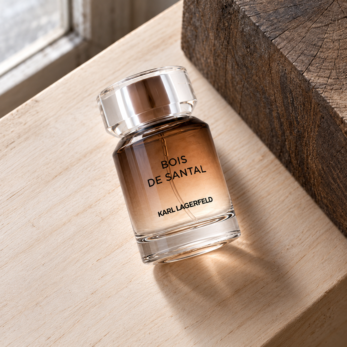 Karl Lagerfeld Les Parfums Matieres Bois de Santal EDT 50 ml – atmosférická fotografie – MrRizz