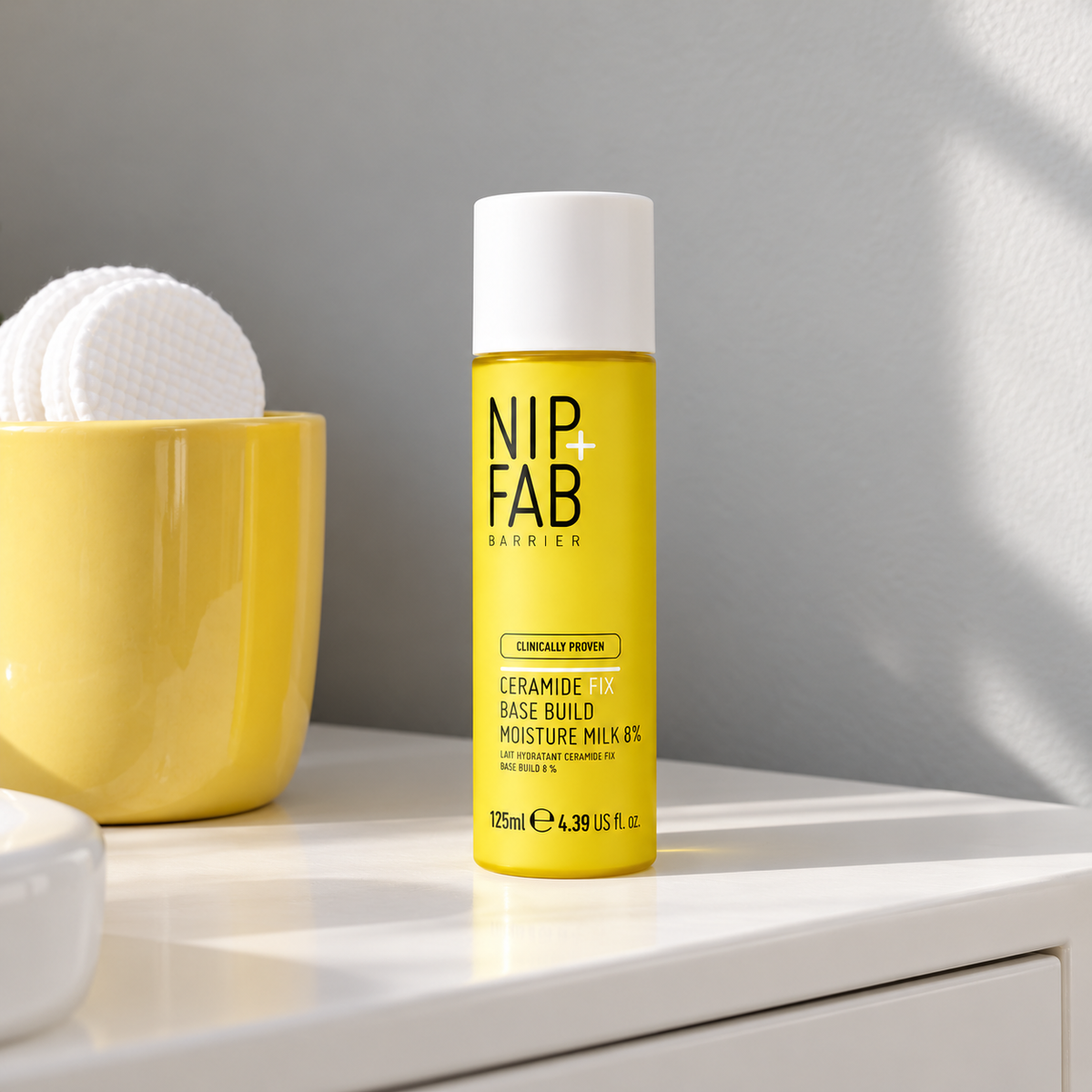 NIP+FAB Barrier Ceramide Fix Base Build Moisture Milk 8% 125 ml – atmosférická fotografie – MrRizz