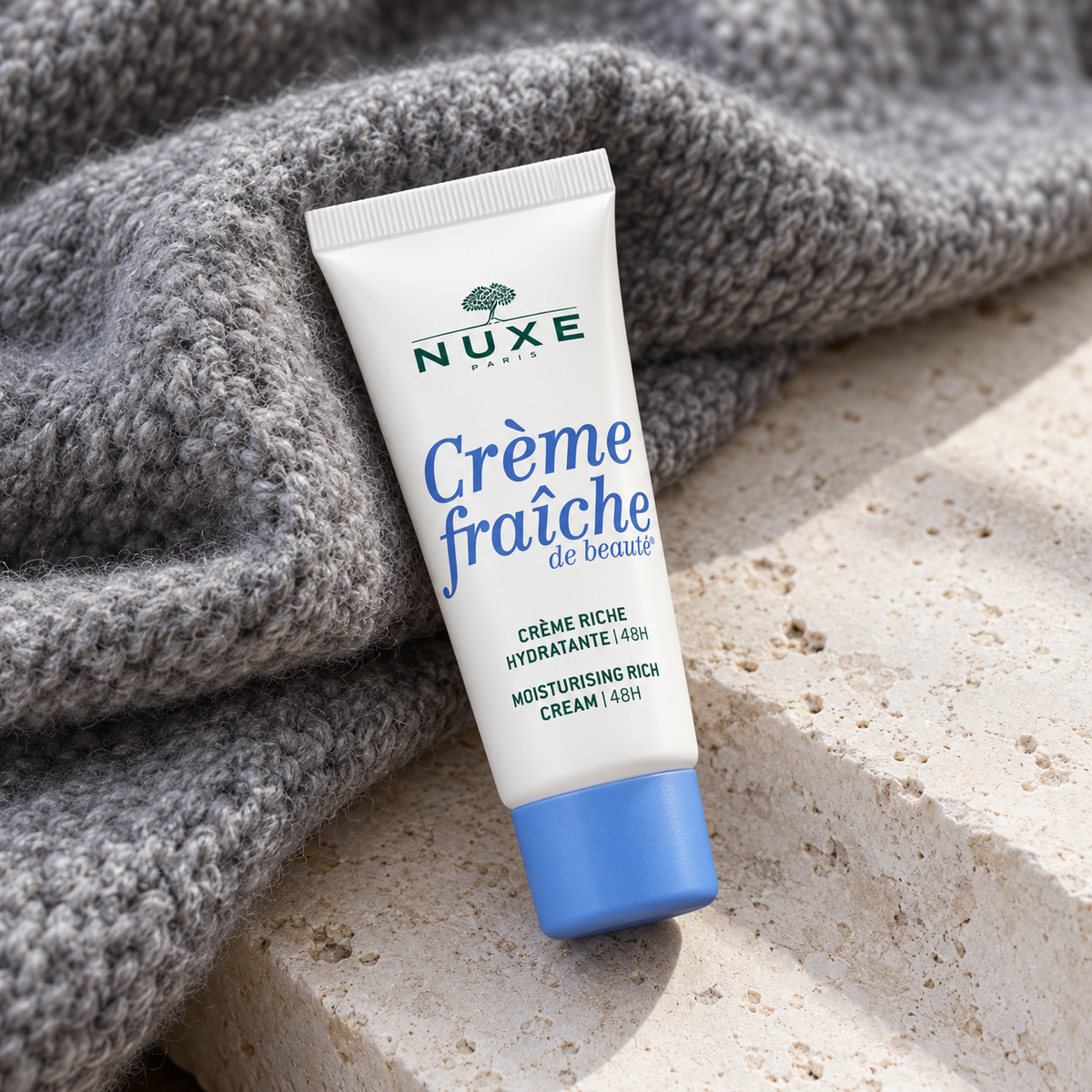 NUXE Creme Fraiche de Beauté Moisturising Rich Cream 30 ml – atmosférická fotografie – MrRizz